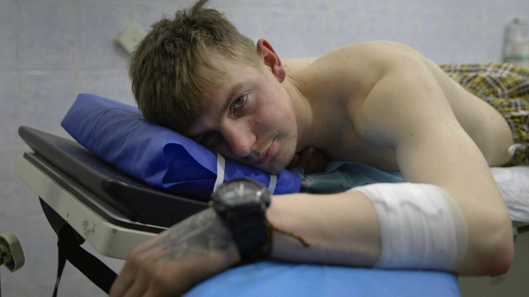 В українському госпіталі інтерв'ю у пораненого російського солдата